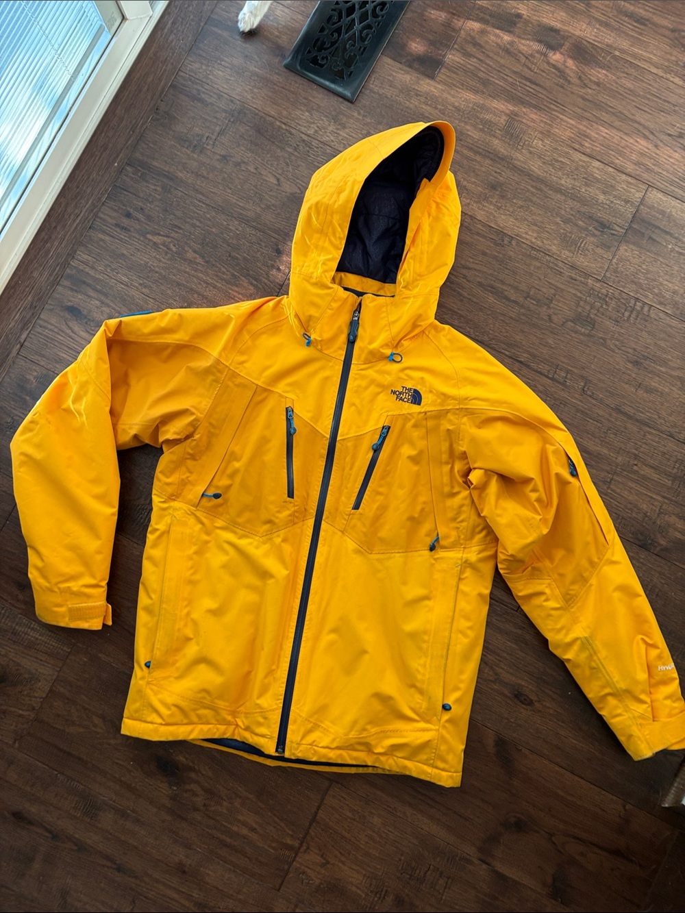 The North Face Men's Bright Yellow Hooded Ski and Snowboard Jacket - Size M